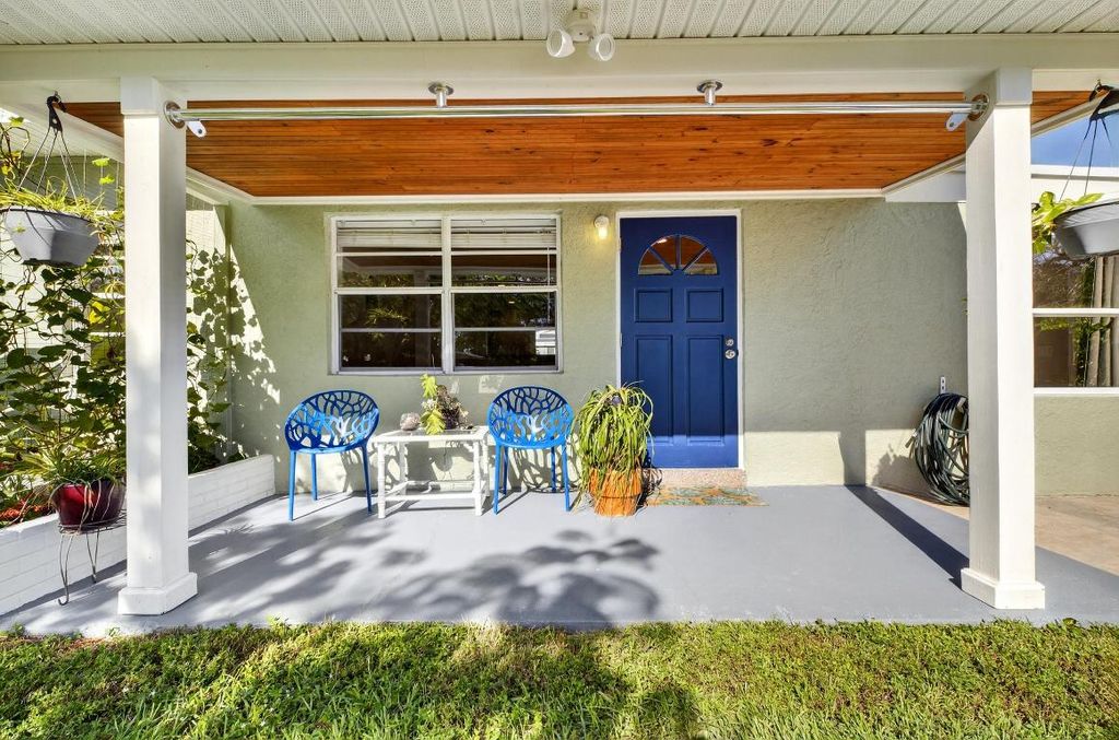 Photo of 2108 Donald Avenue, Fort Pierce, FL 34946 (MLS # R11146422)