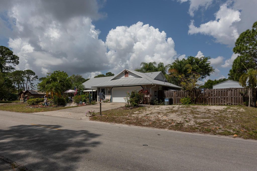 Photo of 6201 Eastwood Drive, Fort Pierce, FL 34951 (MLS # R10985387)