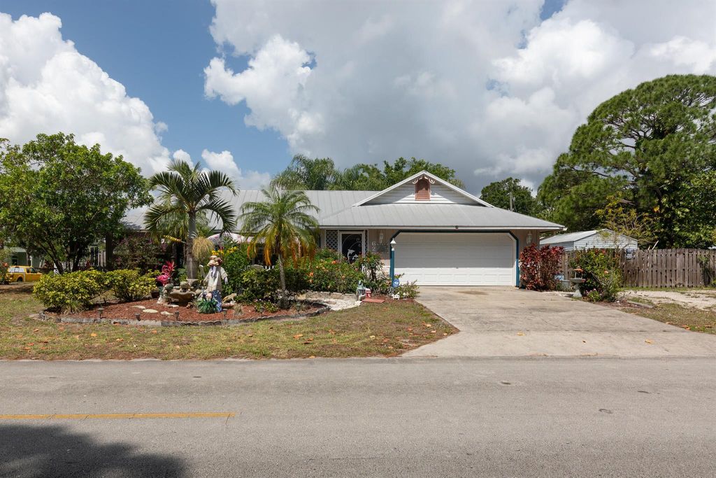 Photo of 6201 Eastwood Drive, Fort Pierce, FL 34951 (MLS # R10985387)
