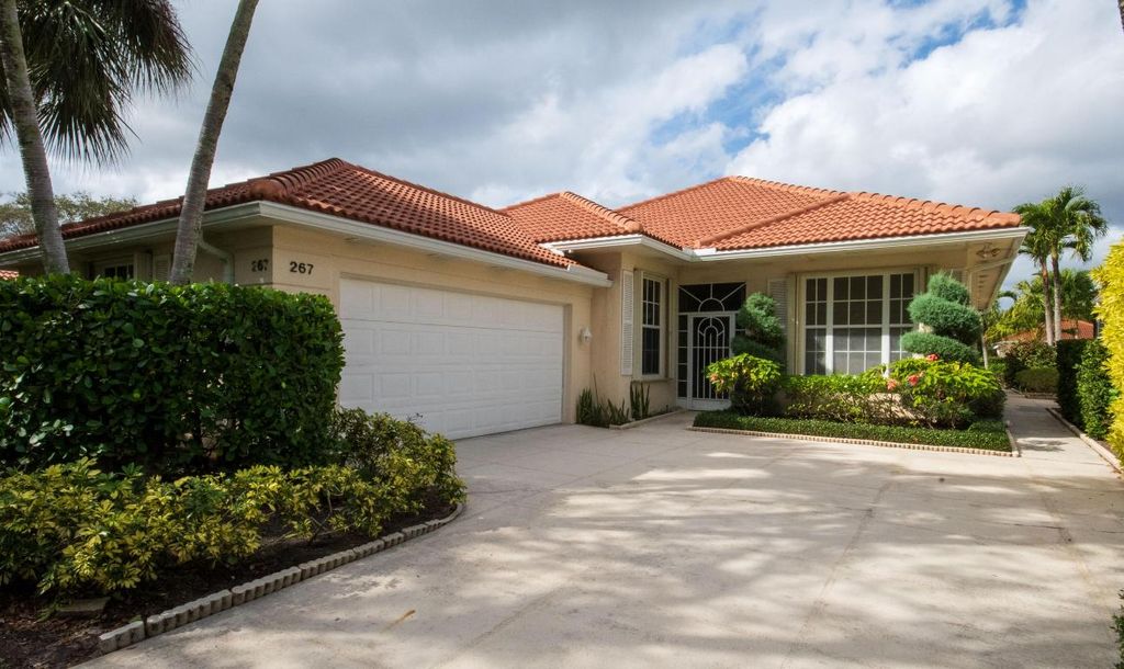 Photo of 267 Kelsey Park Circle, Palm Beach Gardens, FL 33410 (MLS # R10943134)