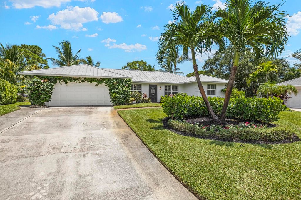 Photo of 19 Bunker Place, Tequesta, FL 33469 (MLS # R11007033)