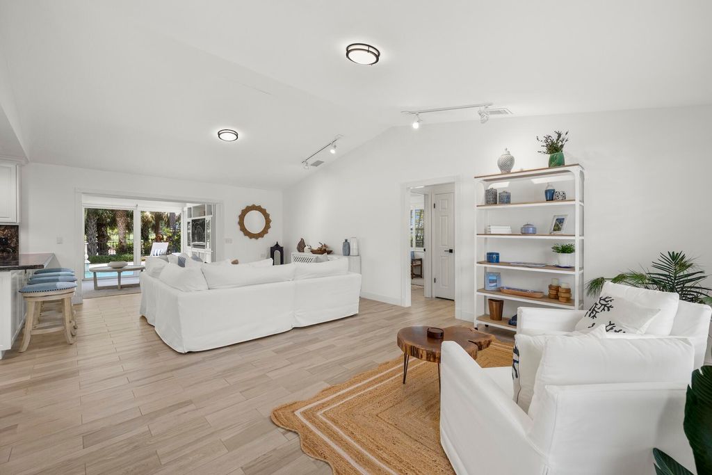 Photo of 19 Bunker Place, Tequesta, FL 33469 (MLS # R11007033)