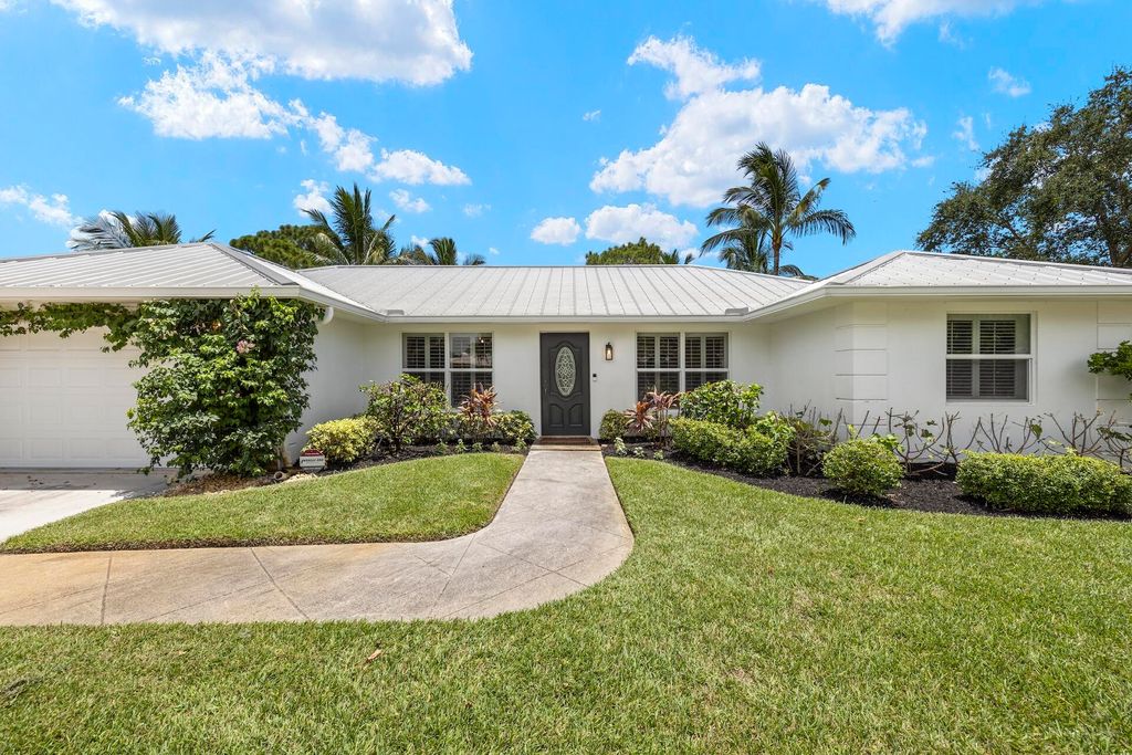Photo of 19 Bunker Place, Tequesta, FL 33469 (MLS # R11007033)