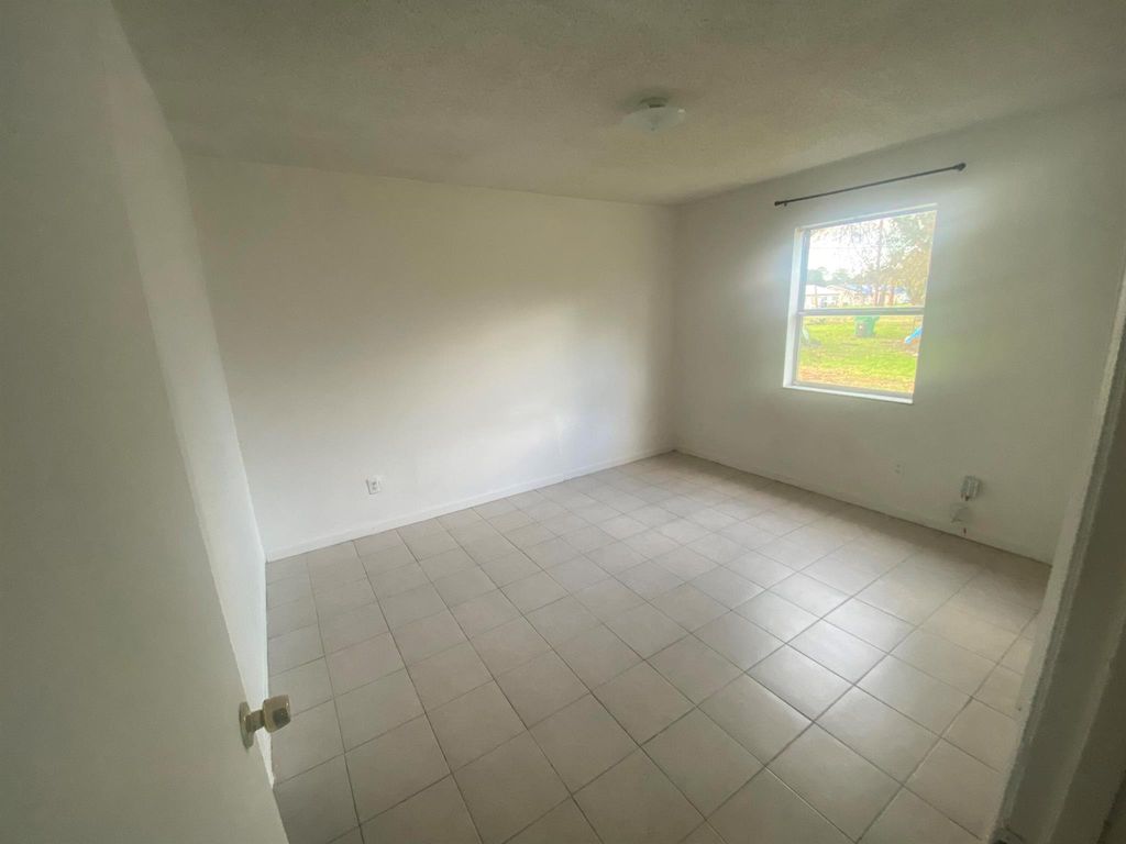 Photo of 5001 Eastwood Drive #B, Fort Pierce, FL 34951 (MLS # R11030325)