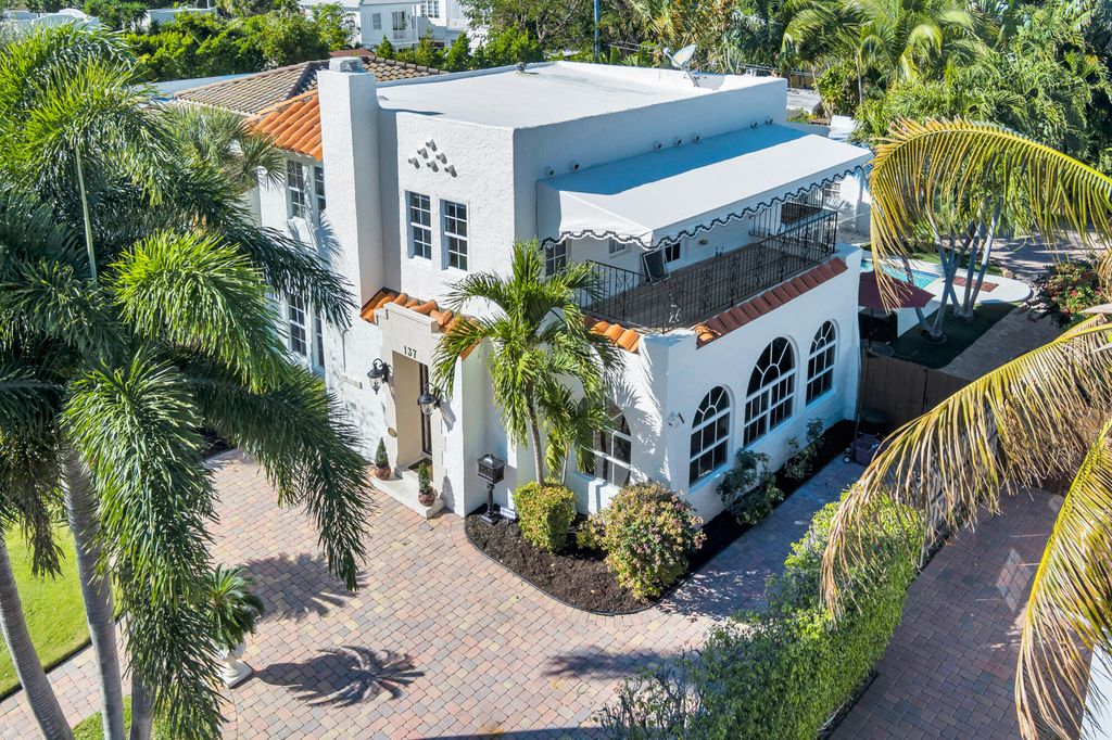 Photo of 137 Edgewood Drive, West Palm Beach, FL 33405 (MLS # R11162124)