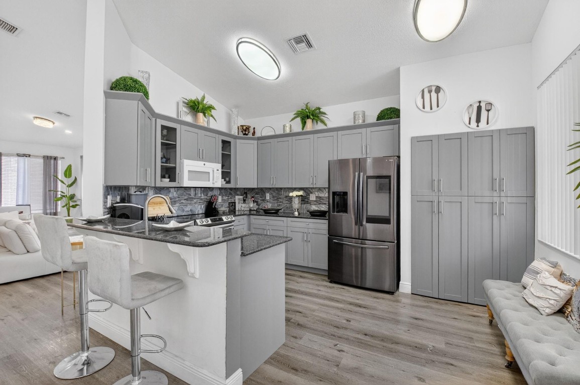 Lawrence Grove 01 Rep - Residential