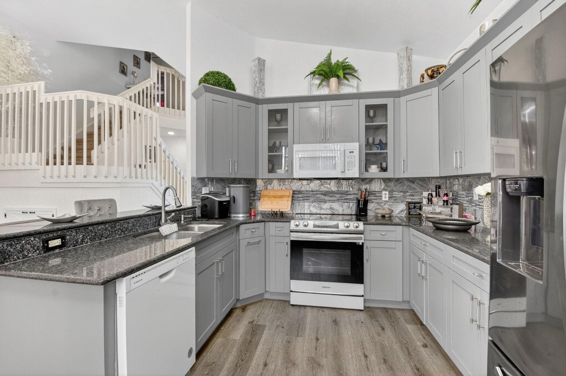 Lawrence Grove 01 Rep - Residential