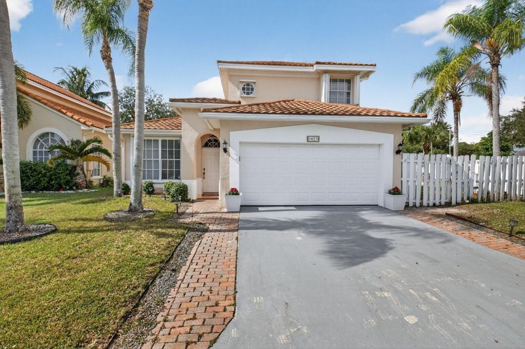 Photo of 1023 Fairfax Circle, Boynton Beach, FL 33436 (MLS # F10538800)