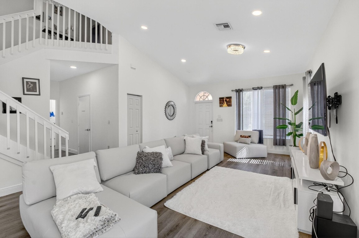 Lawrence Grove 01 Rep - Residential