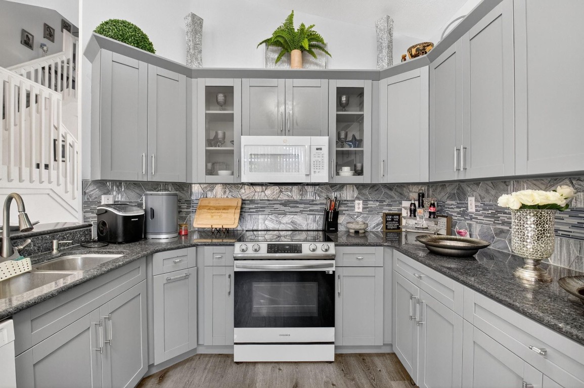 Lawrence Grove 01 Rep - Residential