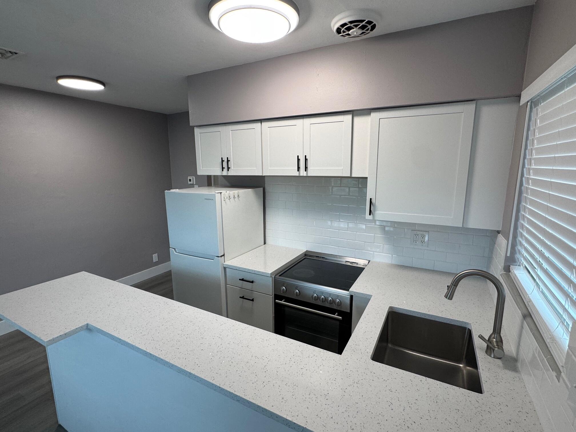 4601 Poinciana Street 1