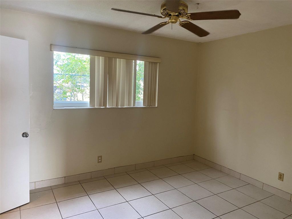 Photo of 1812 E Oakland Park Boulevard #19, Oakland Park, FL 33306 (MLS # B26038786)