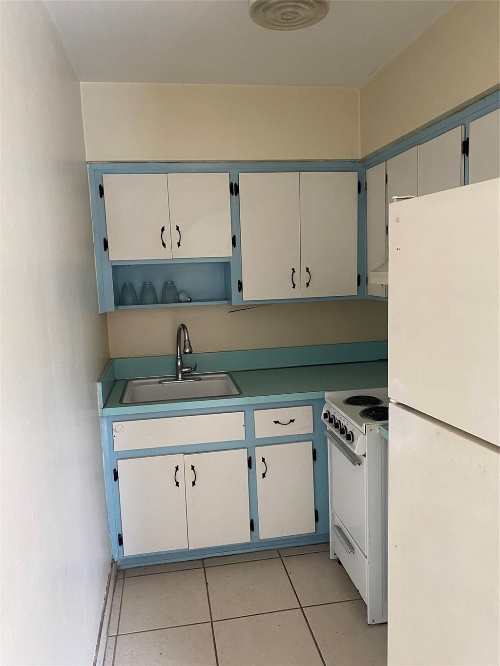 Photo of 1812 E Oakland Park Boulevard #19, Oakland Park, FL 33306 (MLS # B26038786)