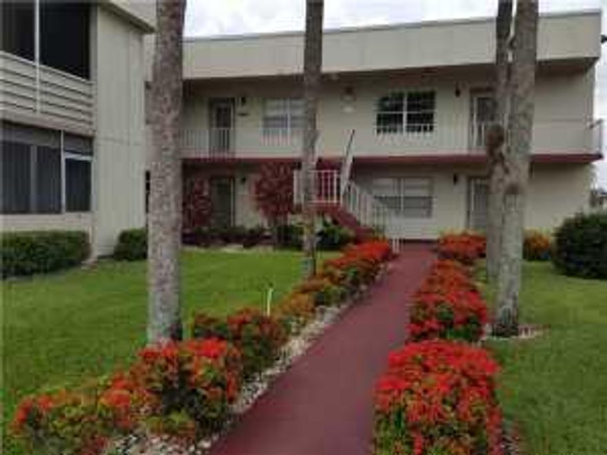 GREAT LOCATION WITH GARDEN VIEW ON QUIET DEAD END STREET ***  CLOSE TO TENNIS COURTS AND SHORT WALK TO FLANDERS CLUBHOUSE AND POOL OR BURGUNDY POOL