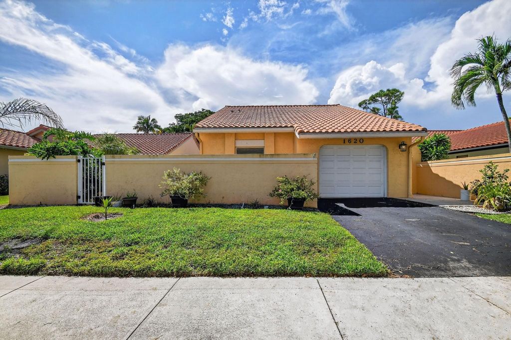 Photo of 1620 NW 22nd Avenue, Delray Beach, FL 33445 (MLS # R11166118)