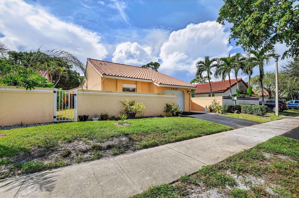 Photo of 1620 NW 22nd Avenue, Delray Beach, FL 33445 (MLS # R11166118)
