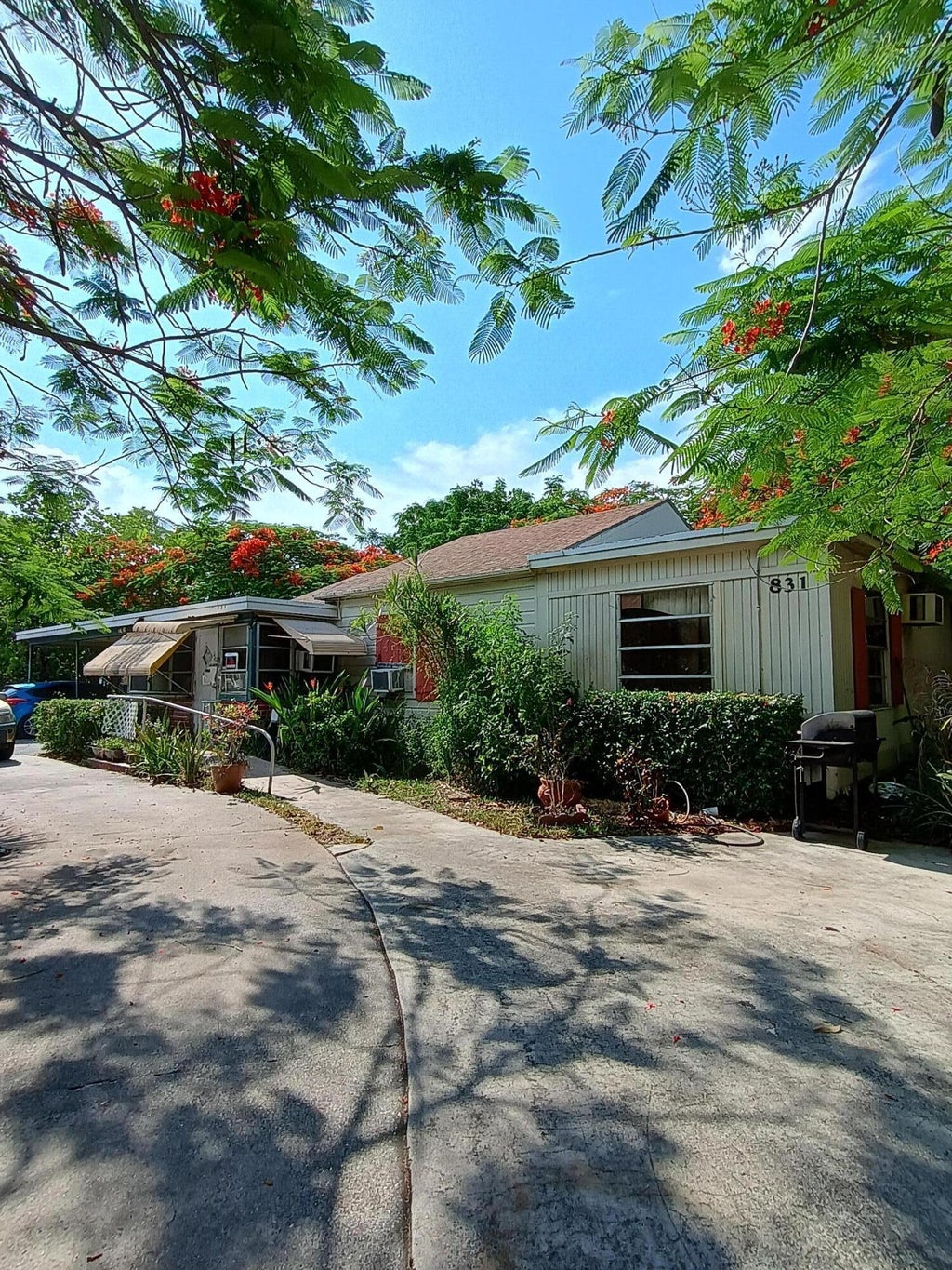 Photo of 831 N Forest Hill Boulevard, West Palm Beach, FL 33405 (MLS # B26044453)