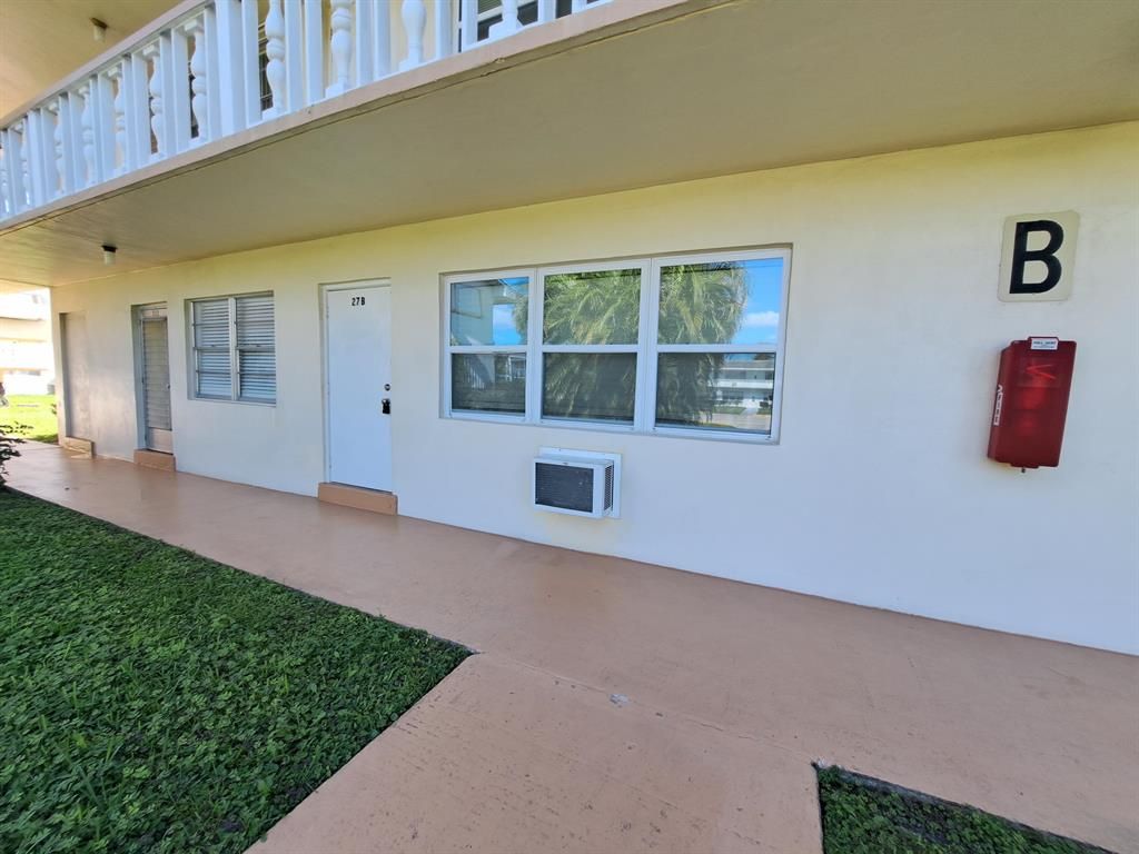 Photo of 27 Easthampton B, West Palm Beach, FL 33417 (MLS # R10886358)
