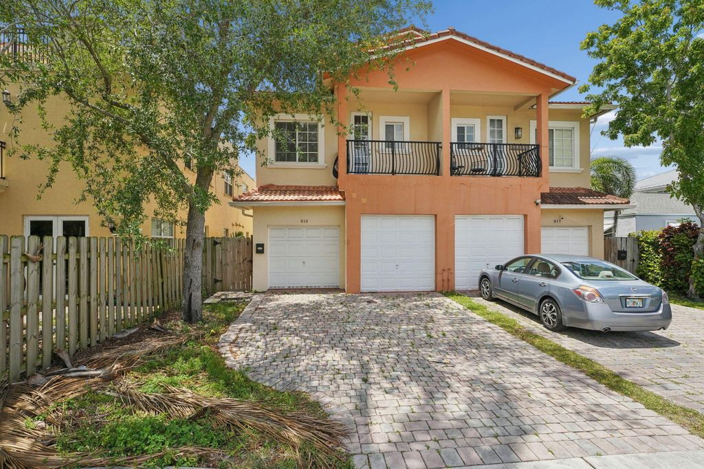 Photo of 819 SW 7th Avenue, Fort Lauderdale, FL 33315 (MLS # B26017589)