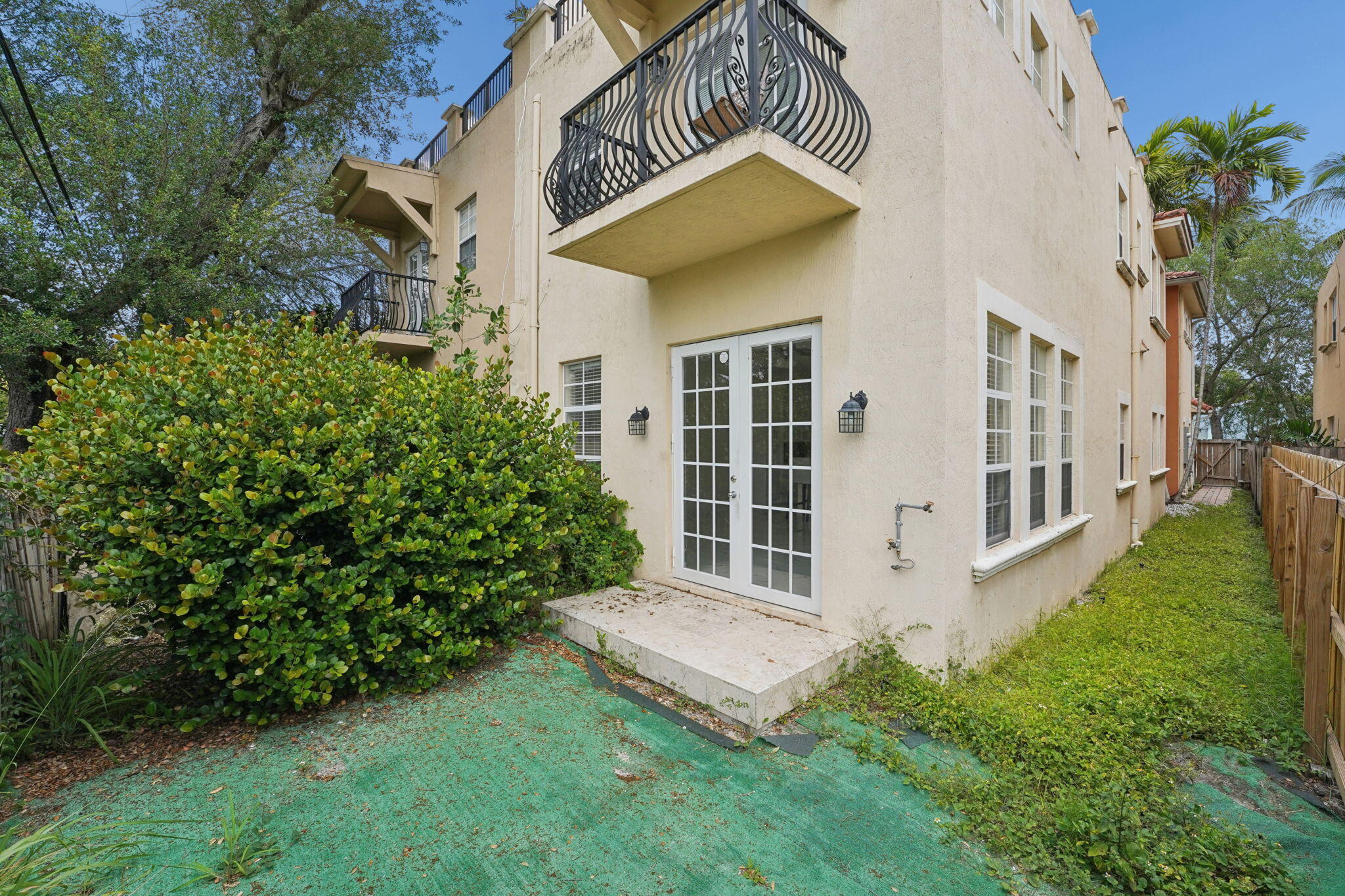 Tarpon River - Residential