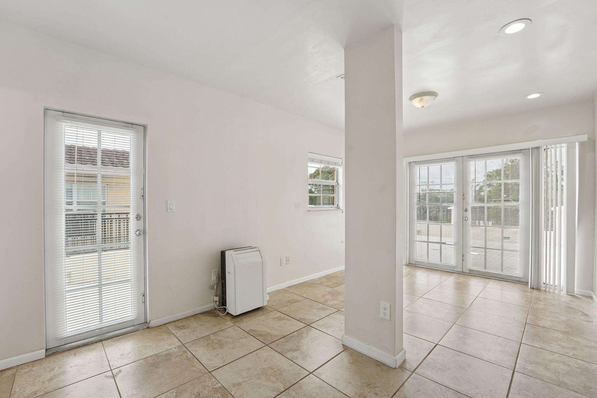 Tarpon River - Residential