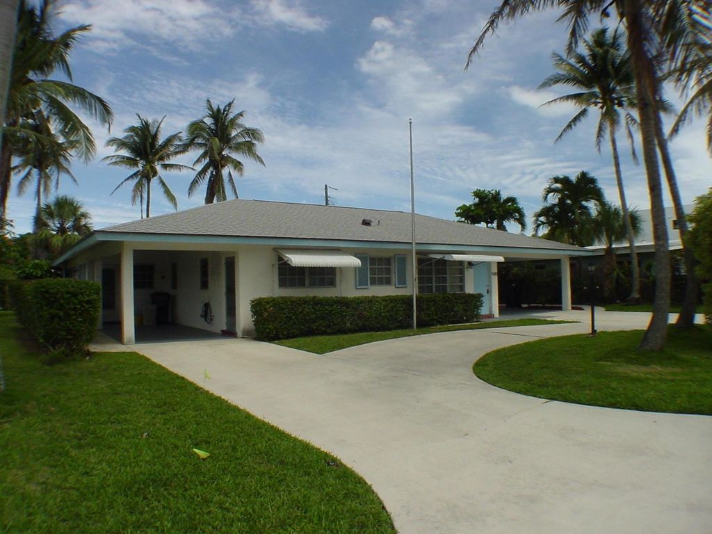 Photo of 900 NE 6th Street, Boca Raton, FL 33432 (MLS # R11080757)