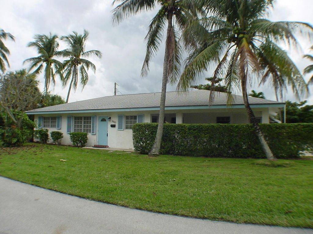 Photo of 900 NE 6th Street, Boca Raton, FL 33432 (MLS # R11080757)
