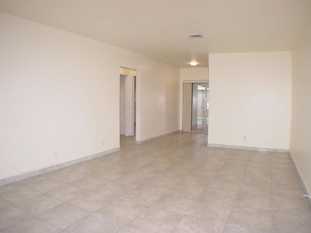 Photo of 900 NE 6th Street, Boca Raton, FL 33432 (MLS # R11080757)