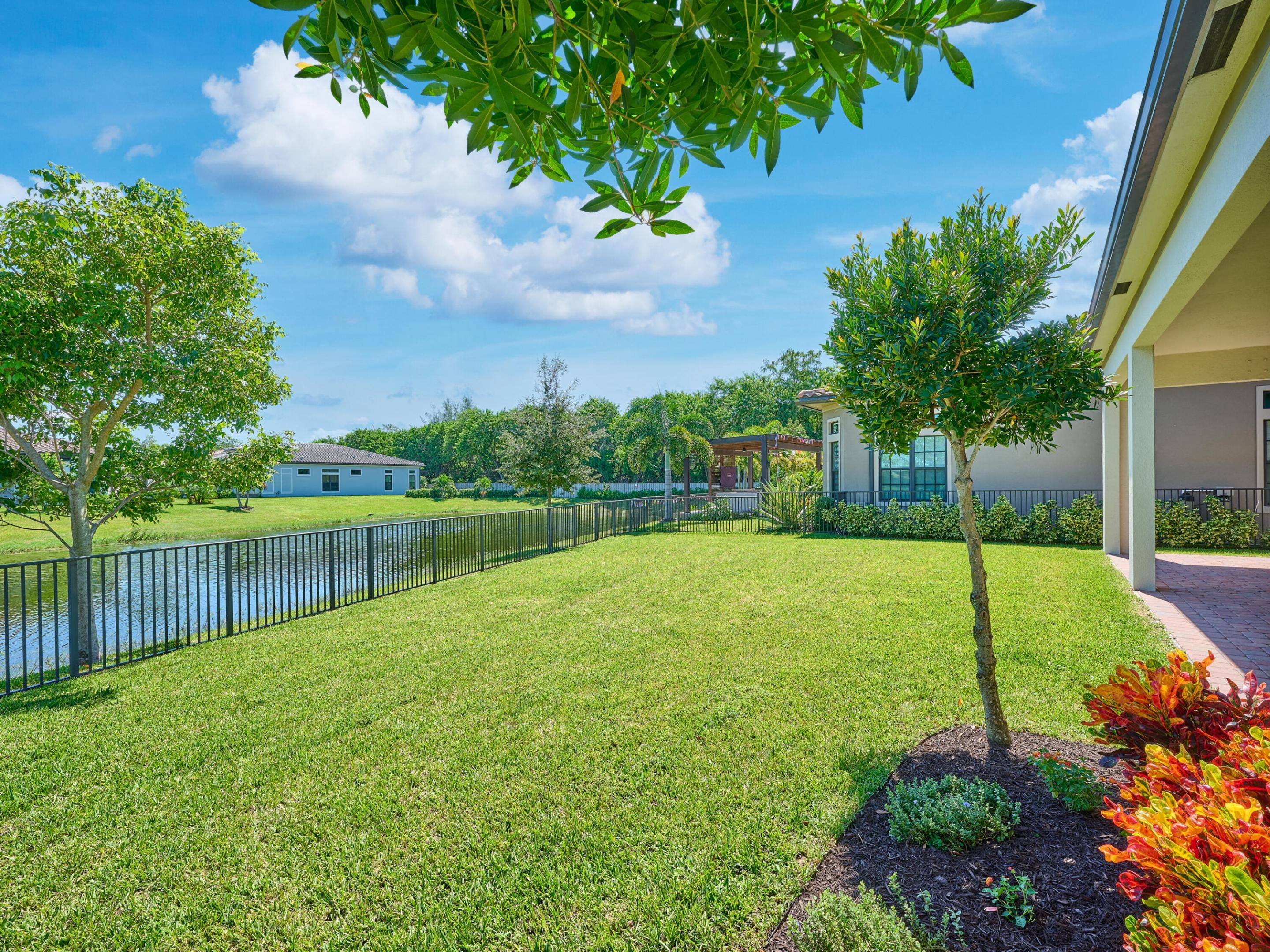 7832 DEER LAKE Court