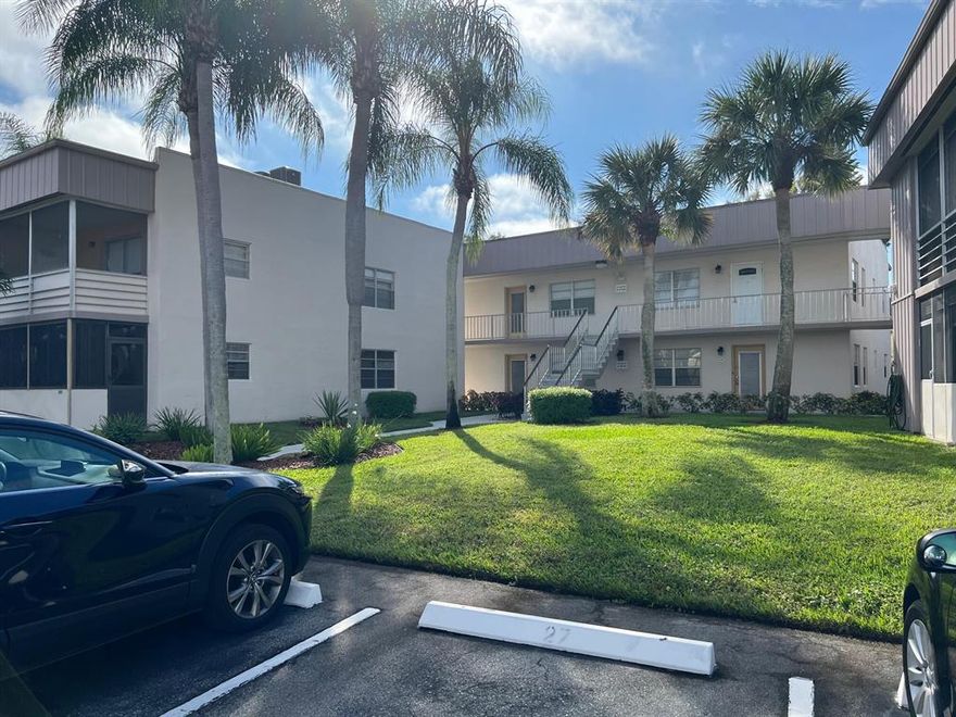 One bedroom, 1.5 bath, 2nd floor condo in desirable Kings Point.  Clean original condition. Carpet, screen patio, full size washer & dryer.  New AC 2021, & newer water heater.  Perfect unit to make your own. Community amenities include multimillion dollar clubhouse, golf, tennis, theatre, 2 bistros, indoor pool, courtesy buses and much more.