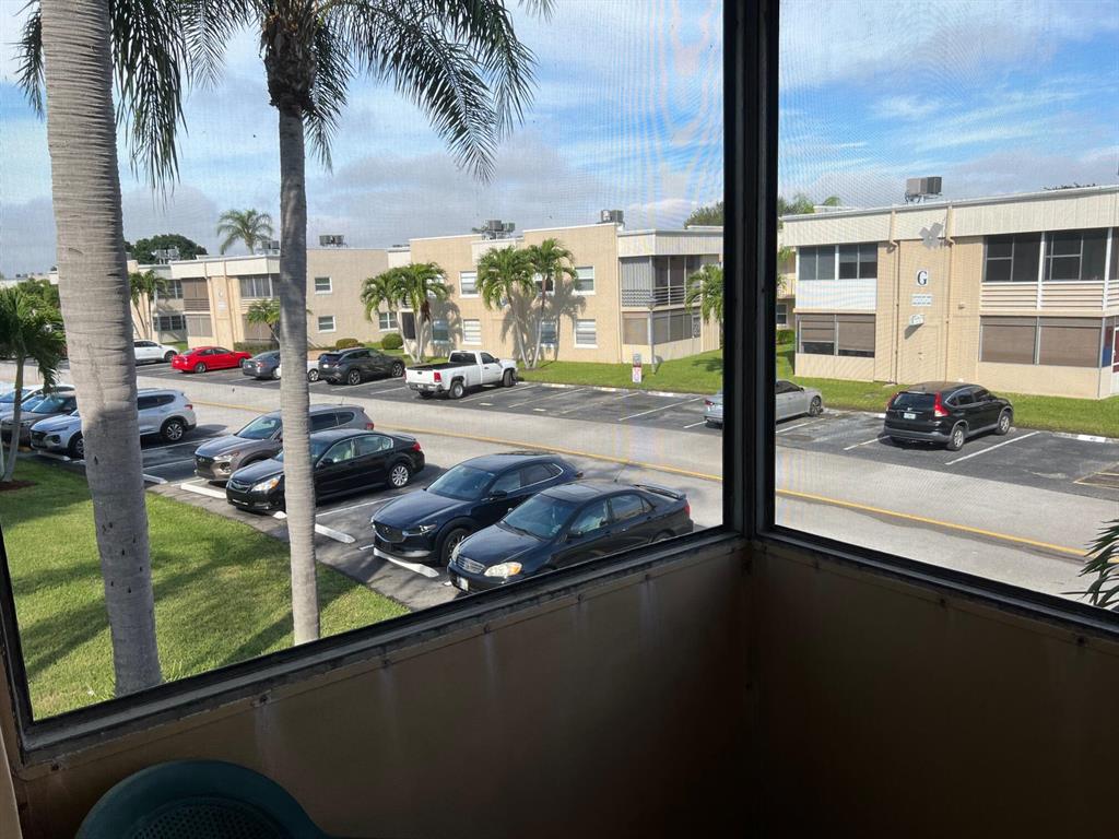 KINGS POINT CAPRI CONDOS - Residential