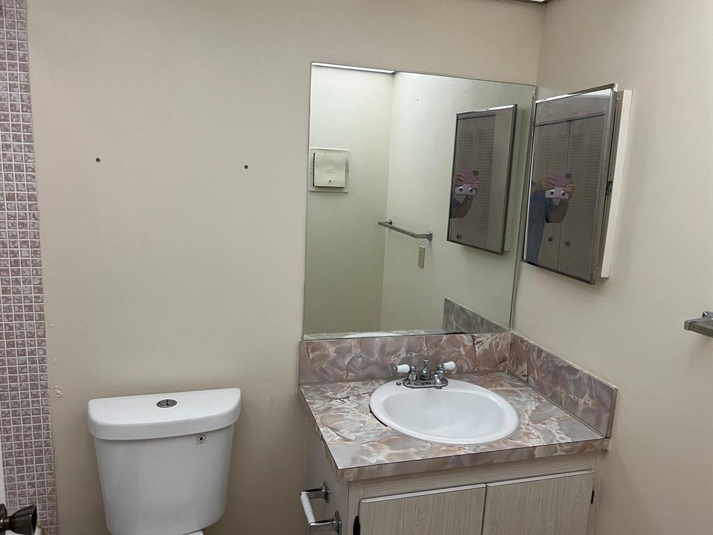 KINGS POINT CAPRI CONDOS - Residential