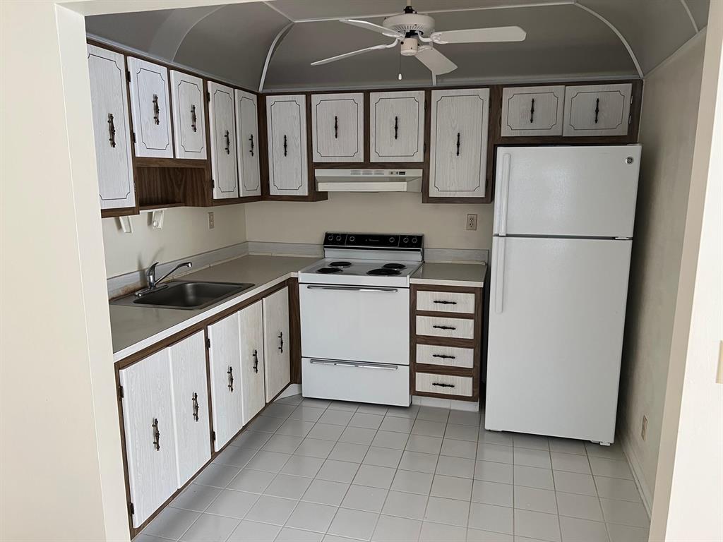 KINGS POINT CAPRI CONDOS - Residential