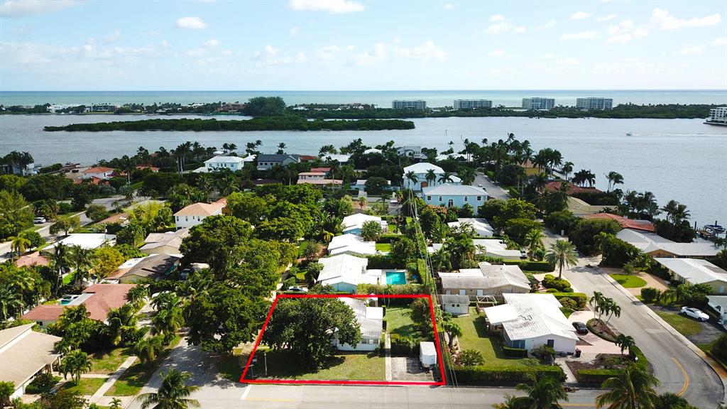 Opportunity to build your dream home on an 10,364 sq. ft. lot in ''SoSo''! Great east of Olive location on the corner of Gregory Road and Arlington Place. Endless possibilities to create your own custom paradise. Plenty of room for a pool. Fabulous location; walk or bike to the Intracoastal waterway. Minutes from everything; beaches, downtown, great restaurants/shopping/schools, Palm Beach island, PBI airport, Rosemary Square & MORE!
