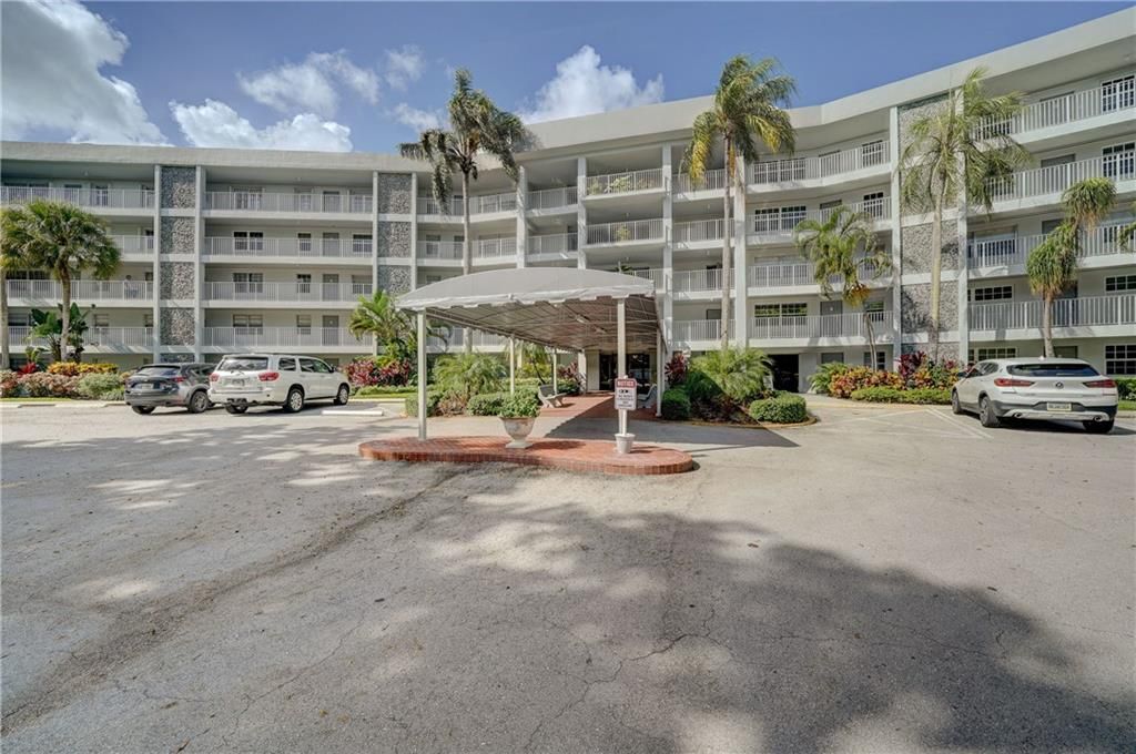 Photo of 4020 W Palm Aire Dr #101, Pompano Beach, FL 33069 (MLS # F10293915)