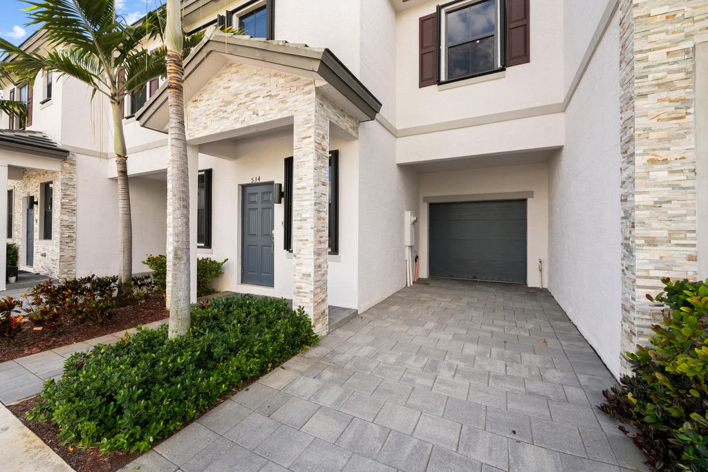 Photo of 534 SW 19th Terrace, Fort Lauderdale, FL 33312 (MLS # B26032300)
