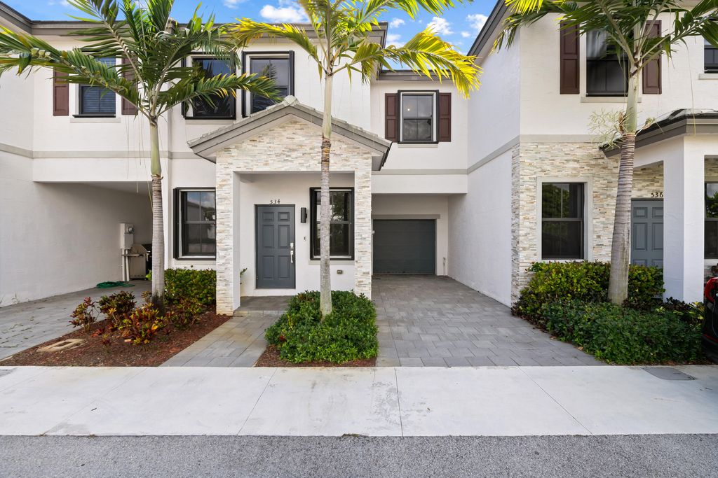 Photo of 534 SW 19th Terrace, Fort Lauderdale, FL 33312 (MLS # B26032300)