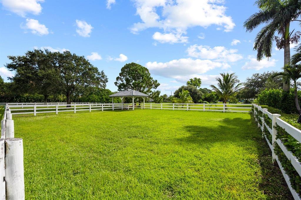 PADDOCK PARK 2 OF WELLINGTON - Residential