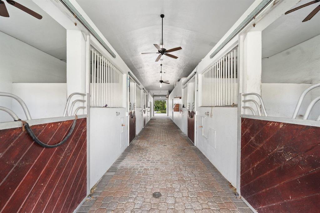 PADDOCK PARK 2 OF WELLINGTON - Residential