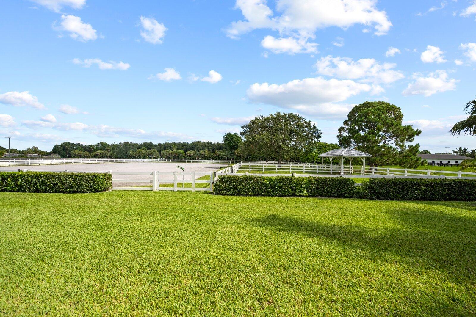 PADDOCK PARK 2 OF WELLINGTON - Residential