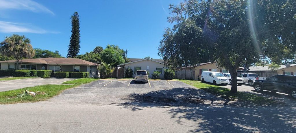 Photo of 334 SW Avondale Drive #1-3, Pompano Beach, FL 33060 (MLS # R11049154)