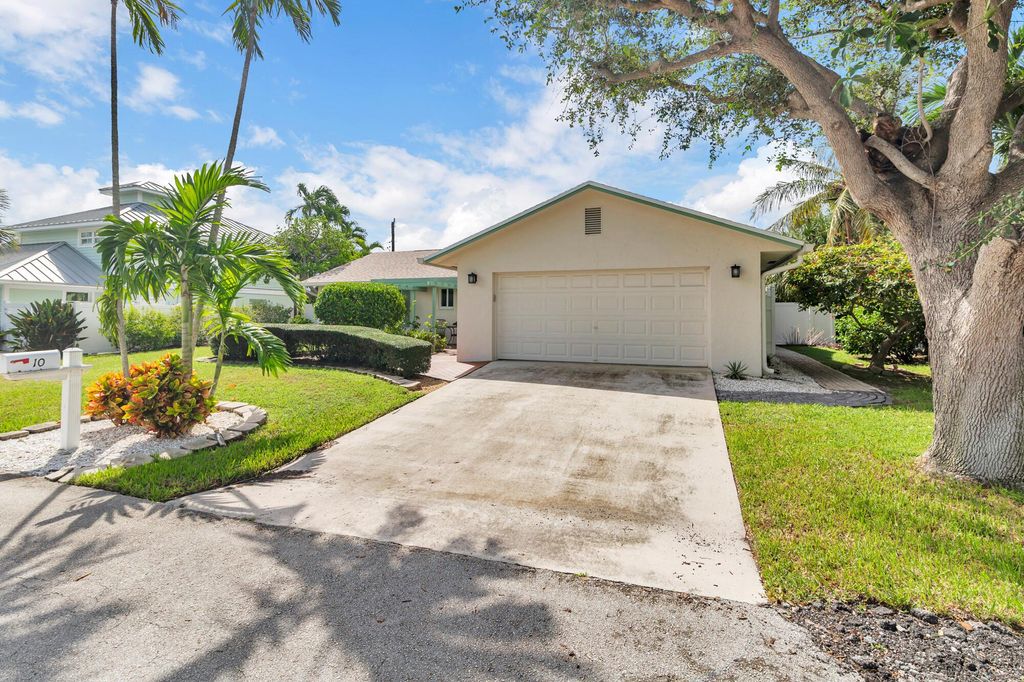 Photo of 10 Sailfish Lane, Ocean Ridge, FL 33435 (MLS # R11126283)