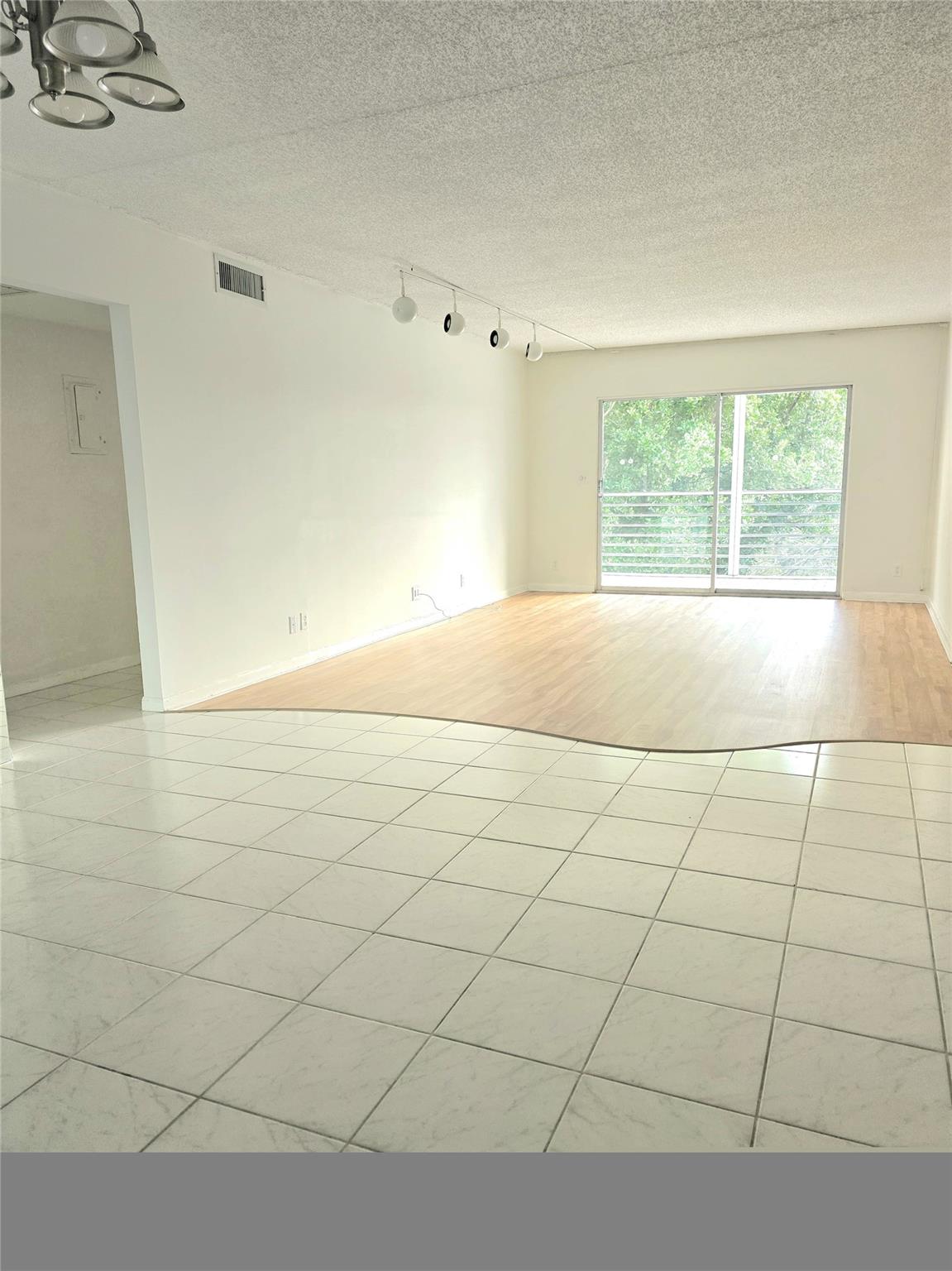 LUCAYA VILLAGE IE CONDO - Residential Lease