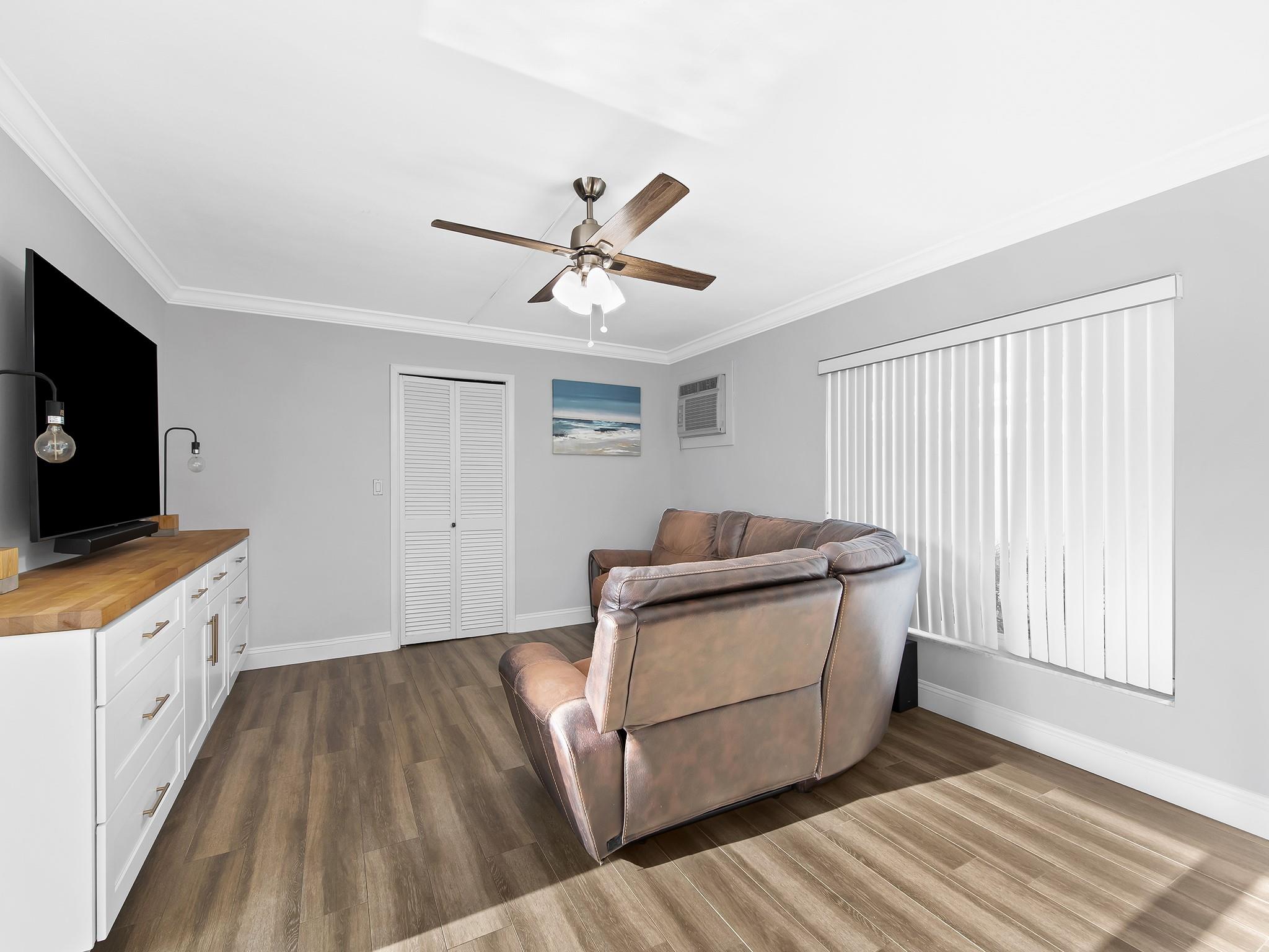 POMPANO SHORES - Residential