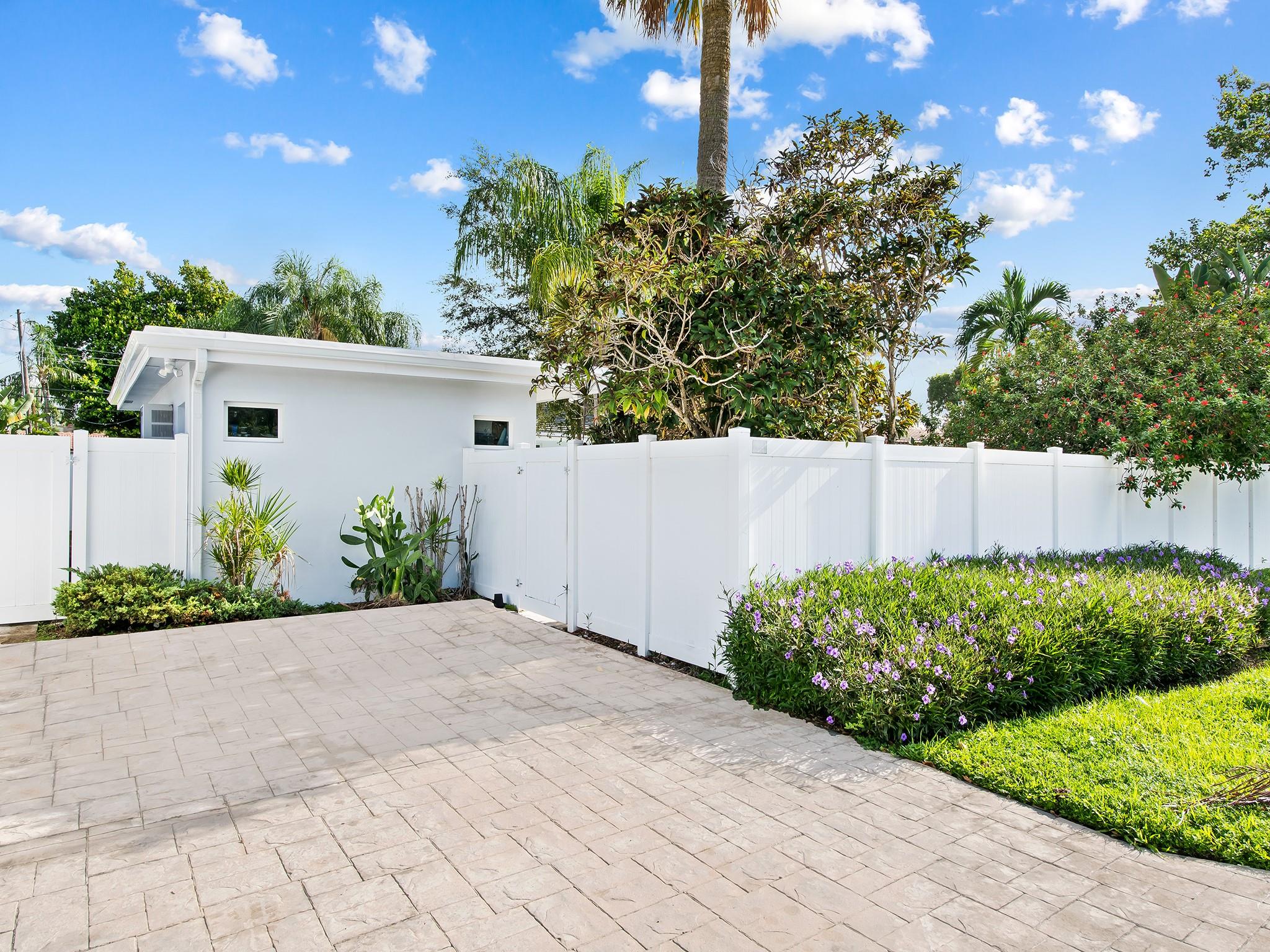 POMPANO SHORES - Residential
