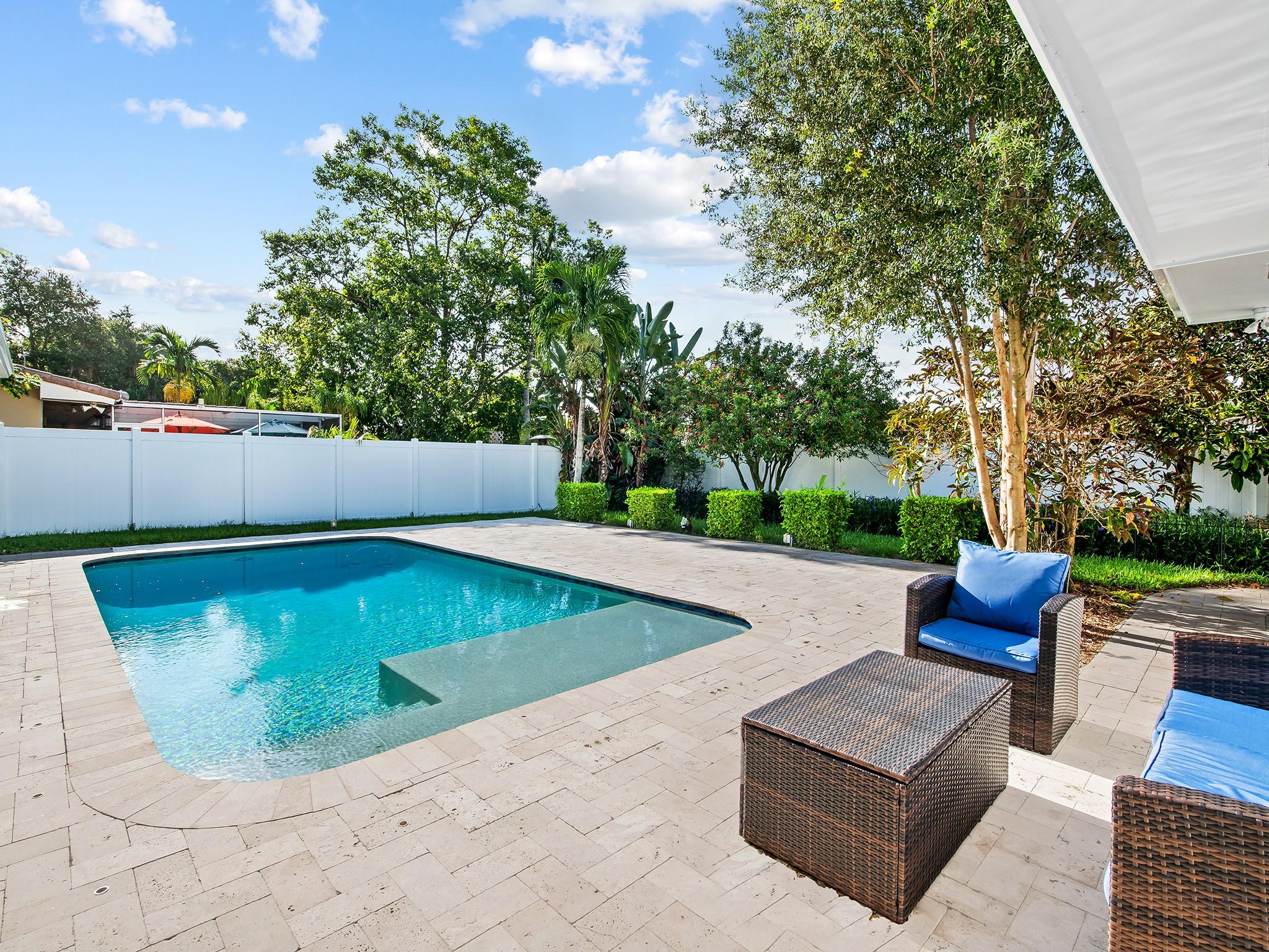 POMPANO SHORES - Residential
