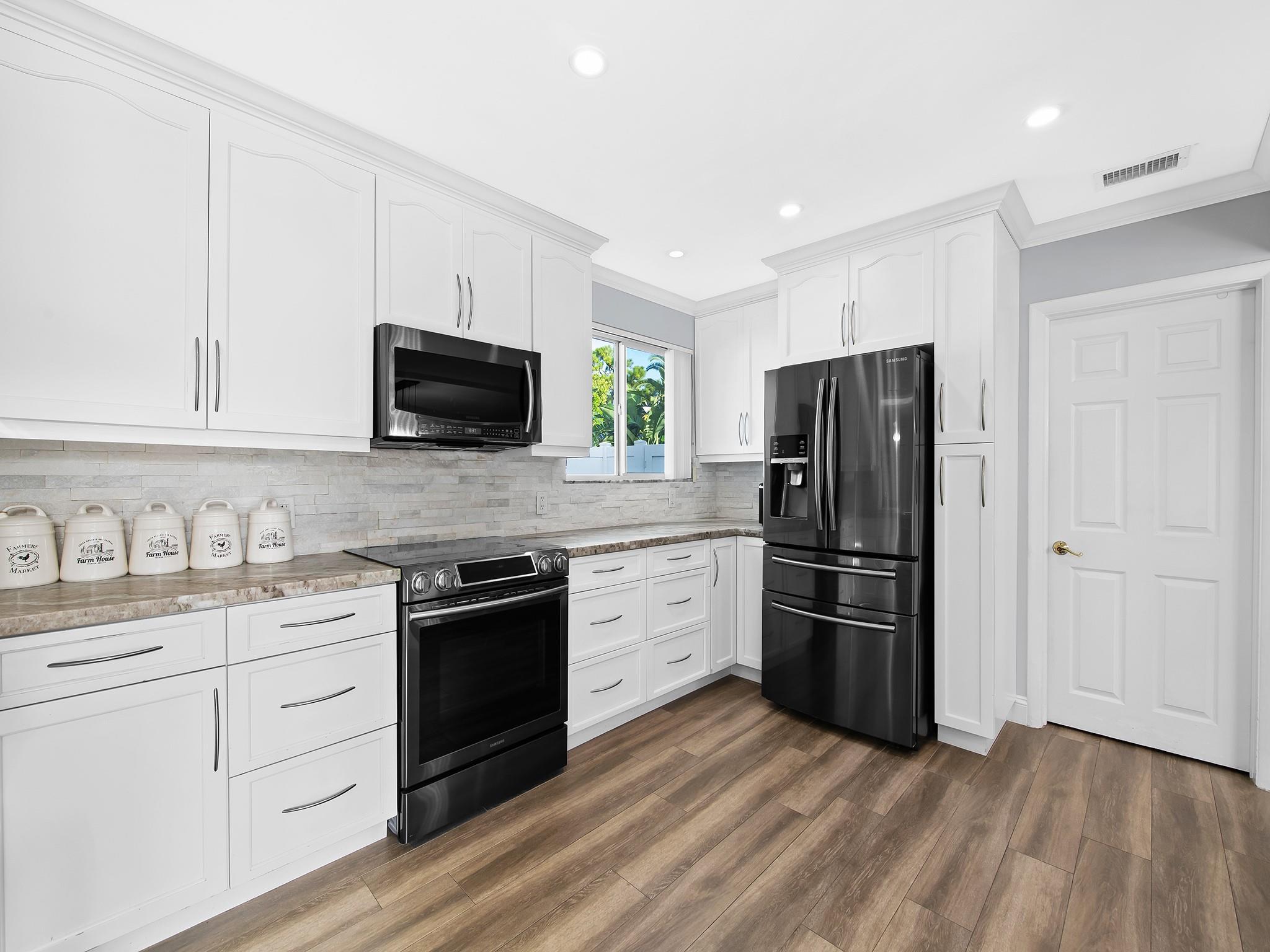 POMPANO SHORES - Residential