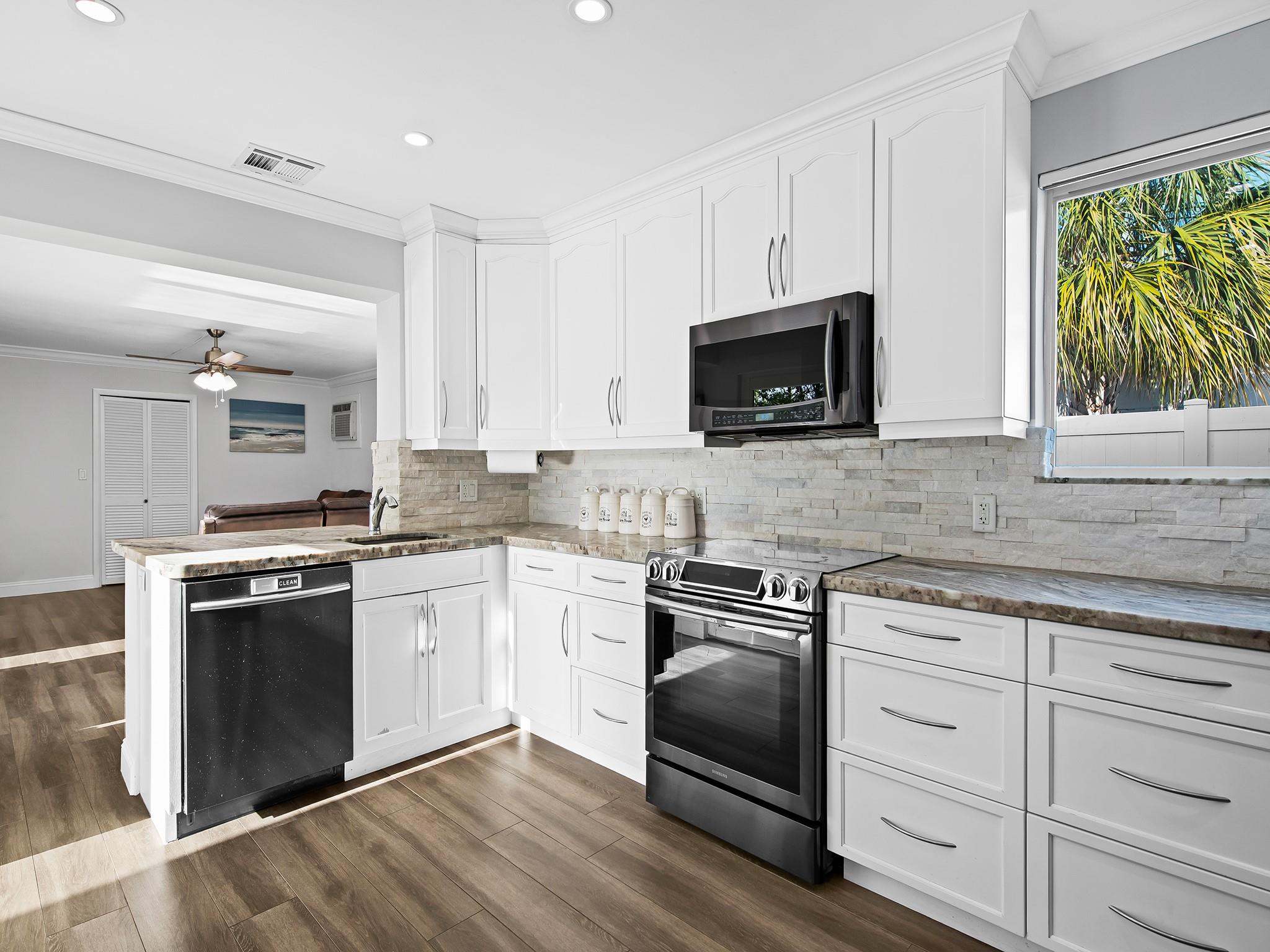POMPANO SHORES - Residential