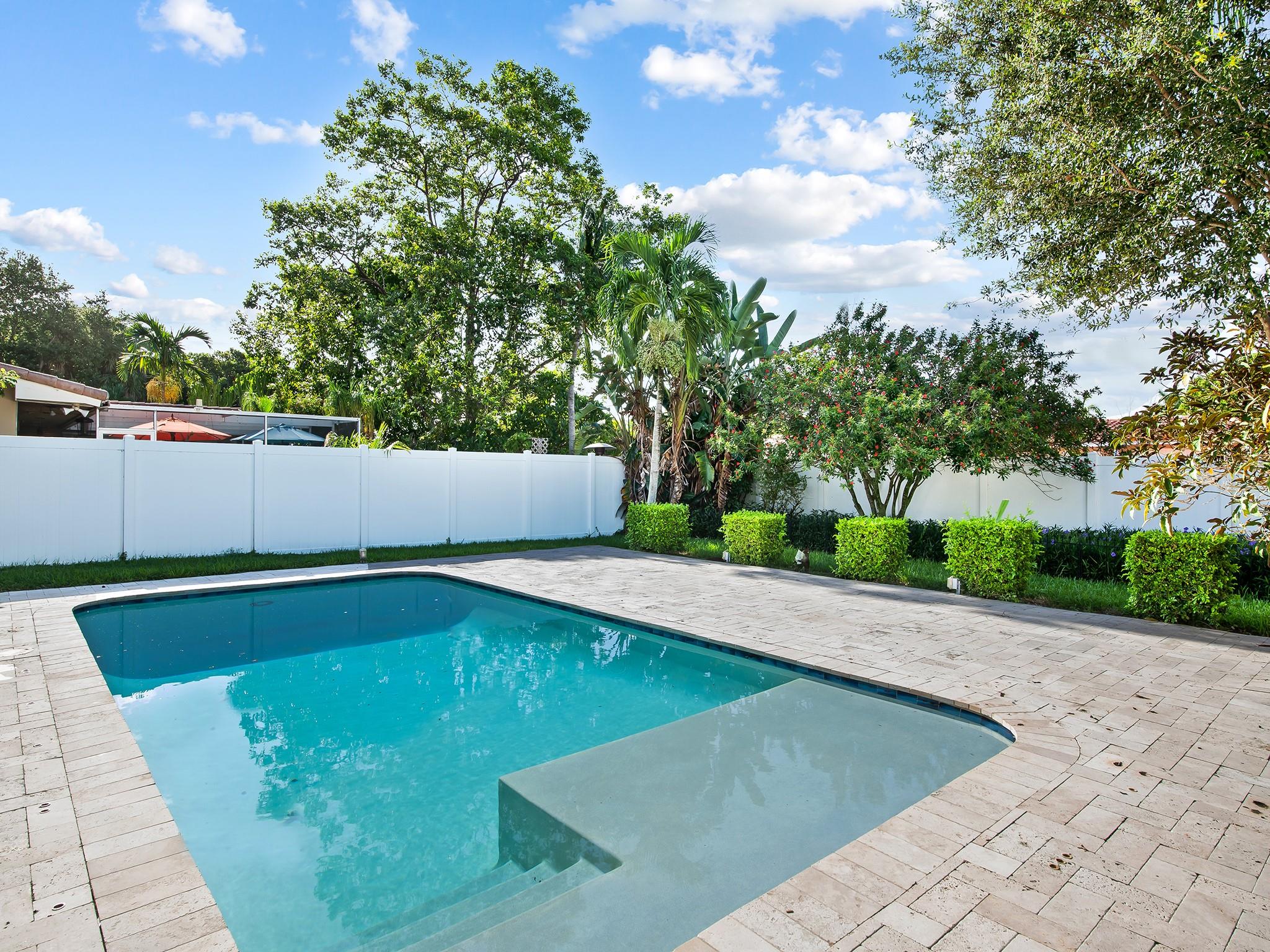 POMPANO SHORES - Residential