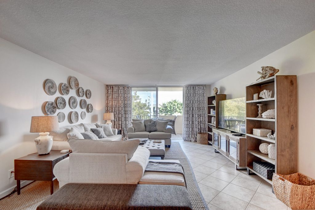 Photo of 1000 Spanish River Road #4j, Boca Raton, FL 33432 (MLS # R11096120)